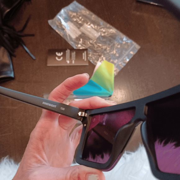 NEW ! RARE Quay rainbow Hindsight Shield sunglasses main image 8